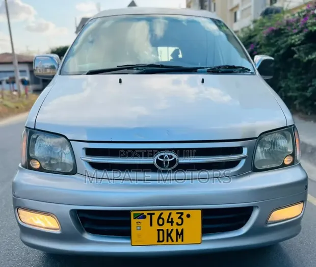 Toyota Noah 2.0 AWD (8 Seater) 2002 Silver - 1