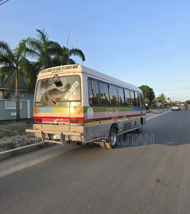 Mitsubishi Fuso Rosa 1993 Beige - 1