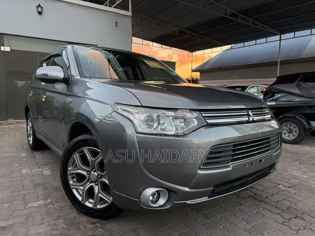 Mitsubishi Outlander 2.0 PHEV AWD 2014 Silver - 1