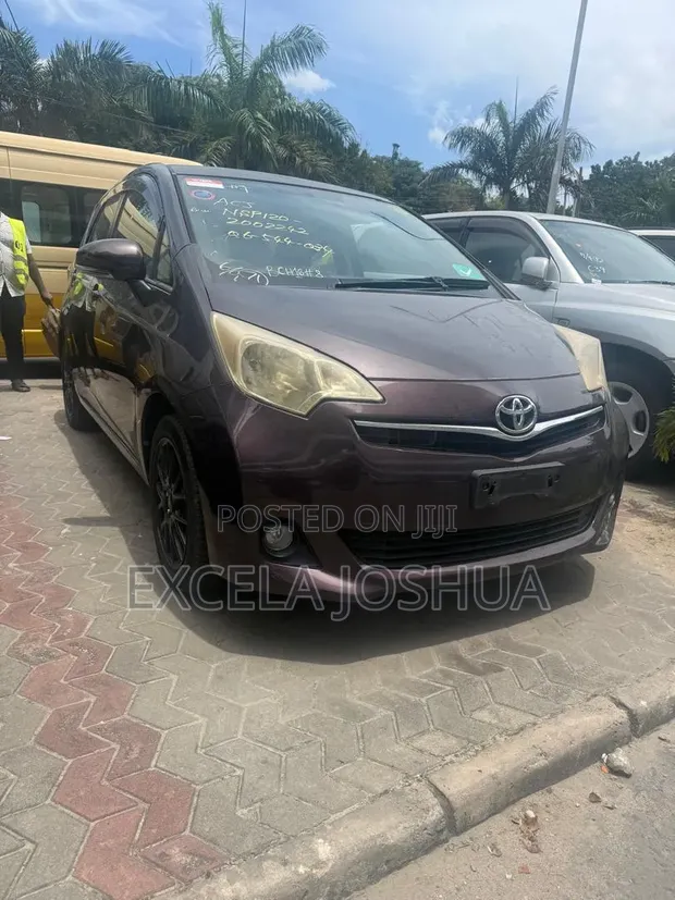 Toyota Ractis 1.3 FWD 2011 Hatchback - Black - 1