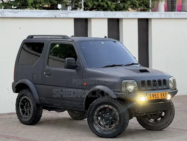 Suzuki Jimny 2001 Nyeusi - 1