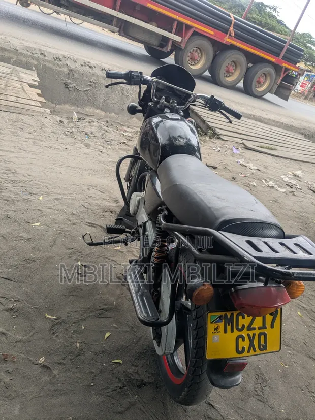 Bajaj Boxer 125 2025 Nyeusi - 1