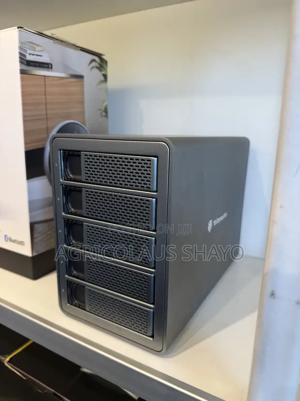 Yottamaster 5-Bay Aluminum External Hard Drive Enclosure (DAS) - 1