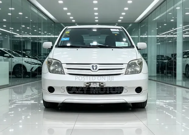 Toyota IST 2003 - White - 1