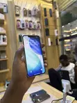 Apple iPhone 13 128GB Nyeupe - 3