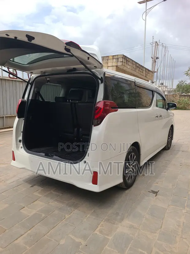 Toyota Alphard 2.5 Petrol FWD 2016 Nyeupe - 1