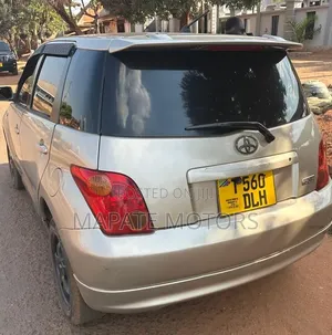 Toyota IST 2004 Silver