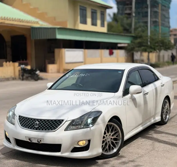 Toyota Crown 2009 White - 1