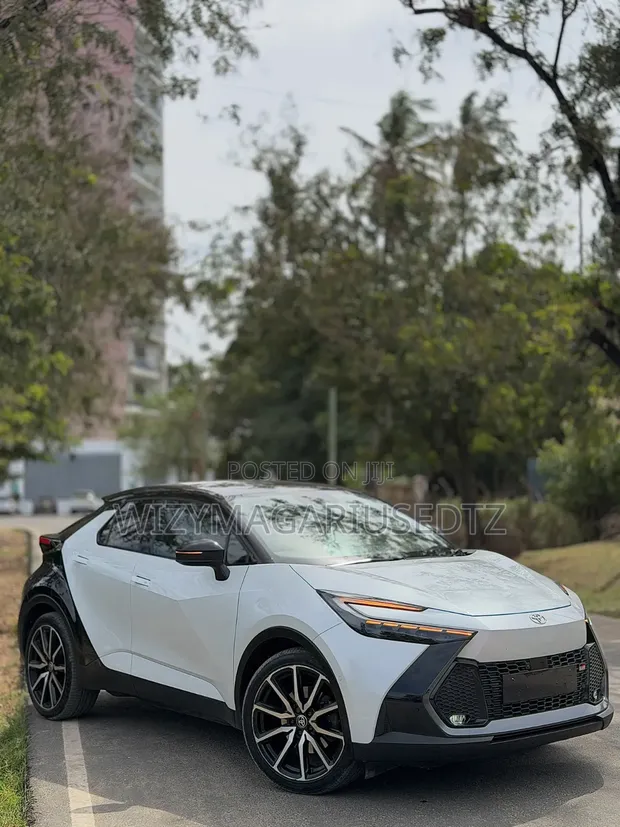 Toyota C-HR 2025 GR Sport PHEV Nyeupe - 1