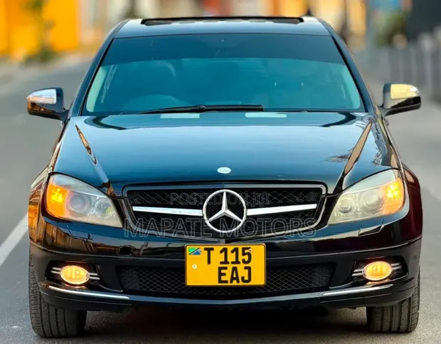 Mercedes-Benz C200 2010 Black - 1