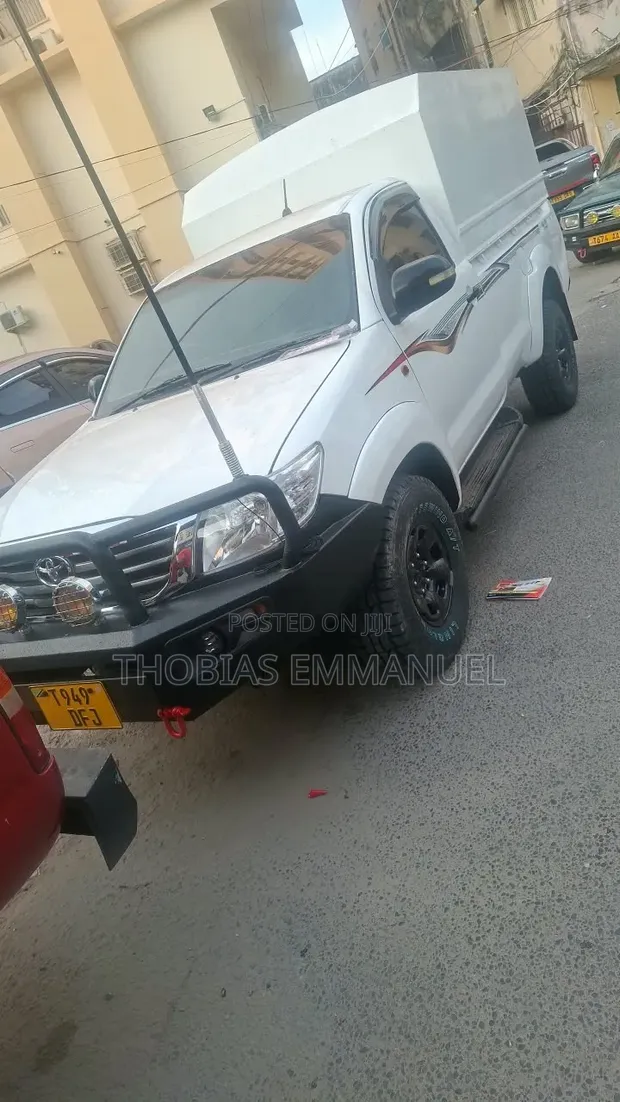 Toyota Hilux 2018 White - 1