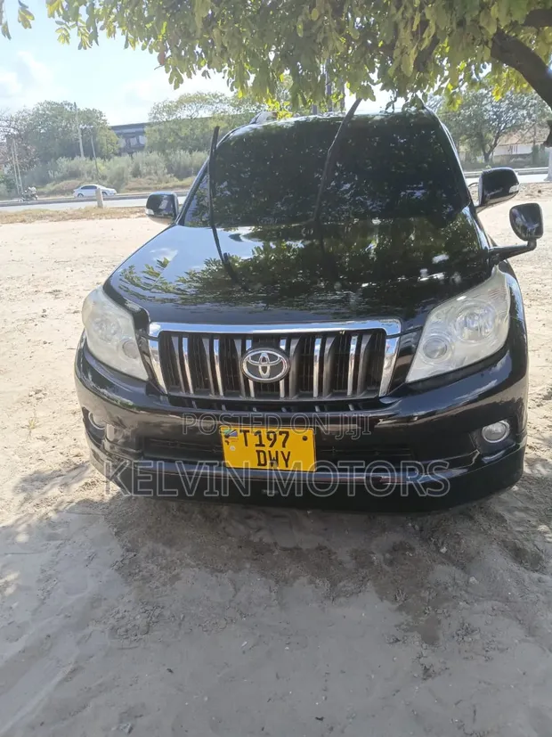 Toyota Land Cruiser Prado 2011 Black - 1