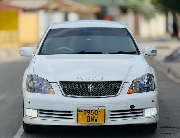 Toyota Crown Royale 2005 White - 1