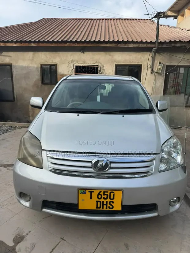 Toyota Raum 2004 Nyeupe - 1