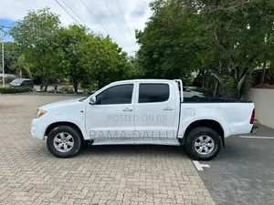 Toyota Hilux Vigo 2003 White