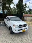 Toyota Hilux Vigo 2003 White - 4