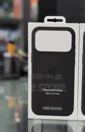 iPhone 18 Pro Max Silicone Case - Black