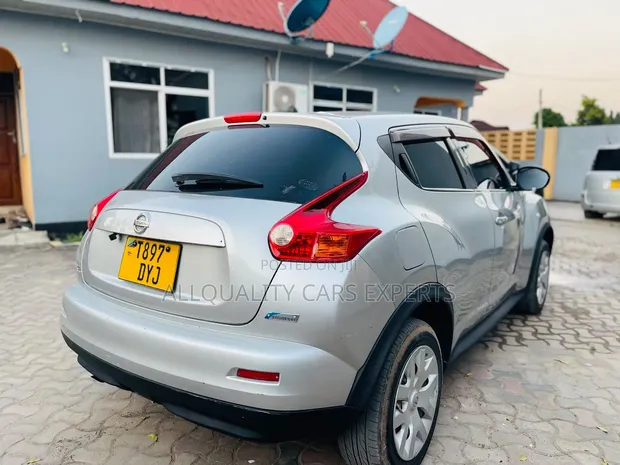 Nissan Juke 2022 Gray - 1