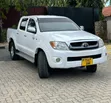 Toyota Hilux 2.5 Cab Pickup 2005 White - 1