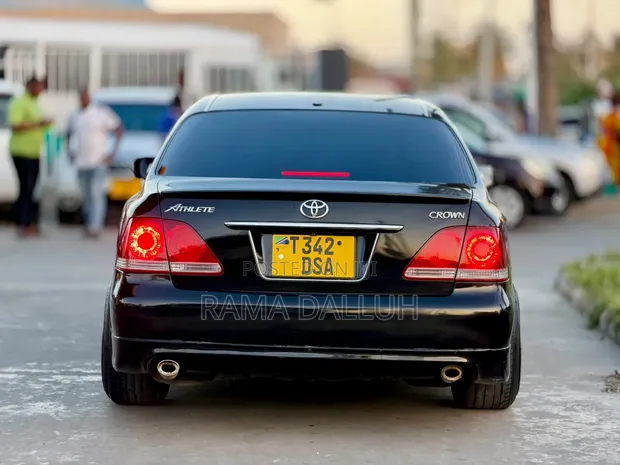 Toyota Crown Royale 2005 Black - 1