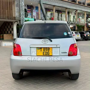 Toyota IST 2004 Silver
