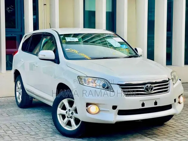 Toyota Vanguard 2011 White - 1