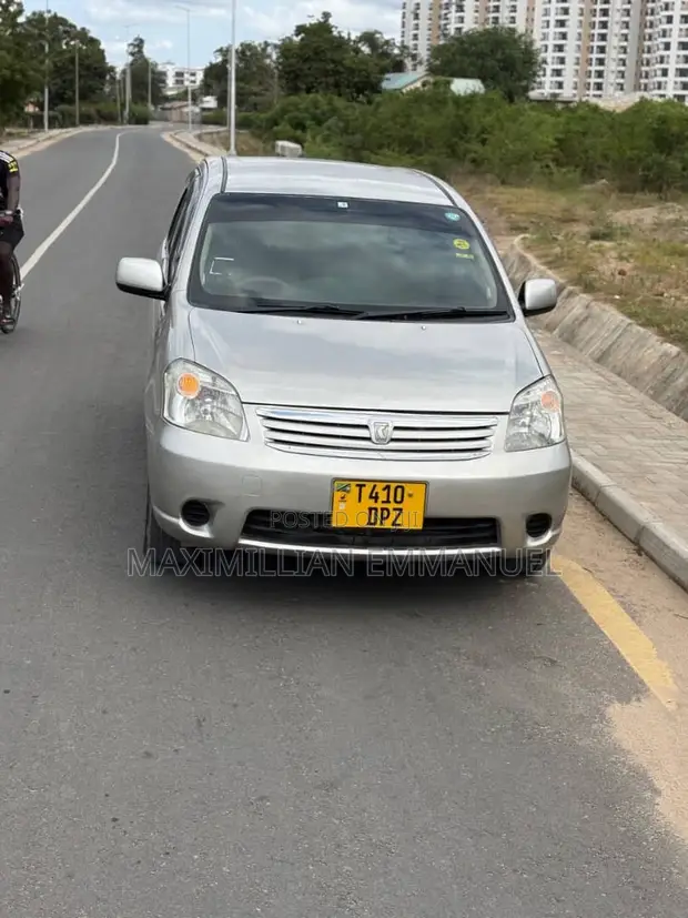 Toyota Raum 2006 Silver - 1