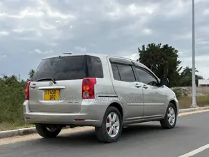 Toyota Raum 2006 Silver