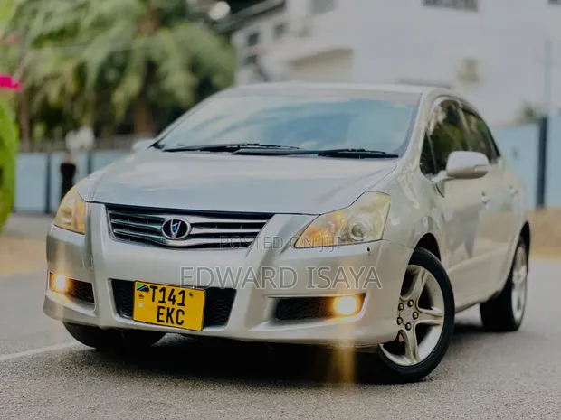 Toyota Blade 2007 Nyeupe - 1