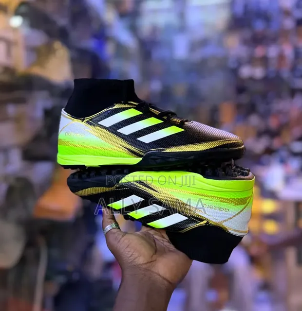 Viatu vya Mpira wa Miguu vya Wanaume Adidas - Vipya Kabisa - 1