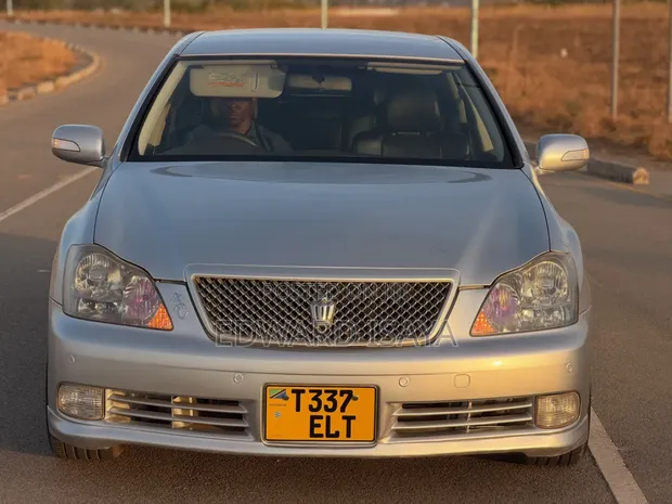 Toyota Crown 2004 Nyeupe - 1