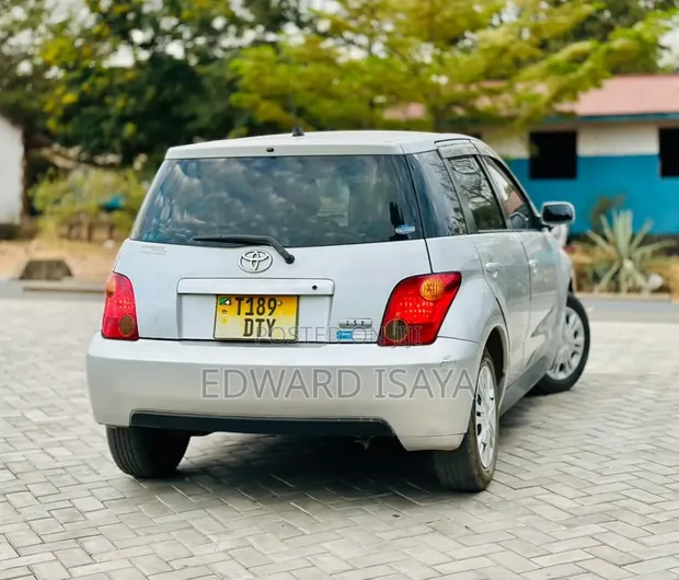 Toyota IST 2006 Silver - 1