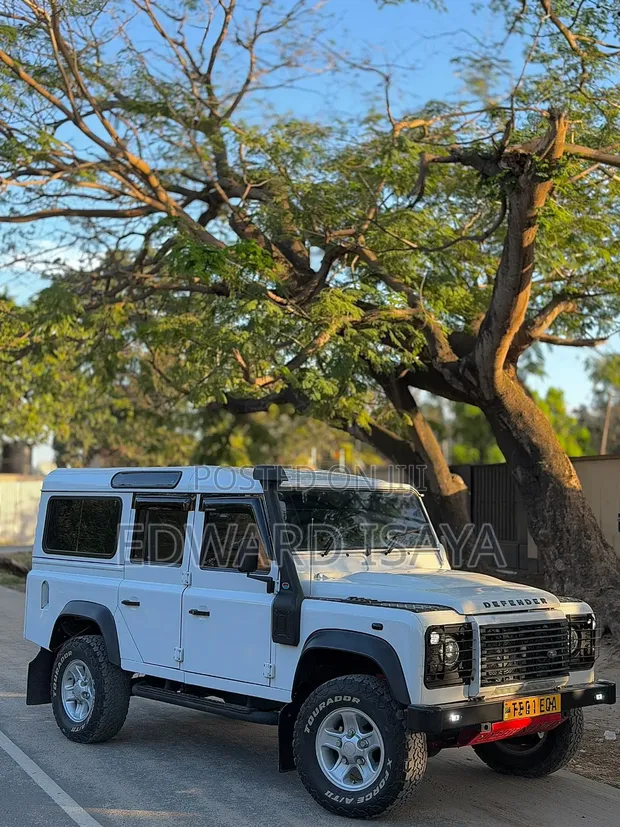 Land Rover Defender 2014 White - 1