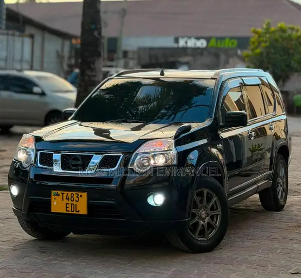 Nissan X-Trail 2013 Black - 1
