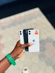 Apple iPhone 11 64GB Nyeupe - 1
