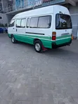 Toyota HiAce 2006 Nyeupe - 2