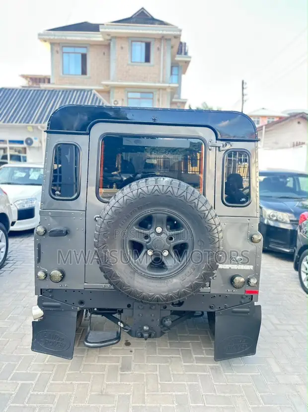 Land Rover Defender 2015 Gray - 1