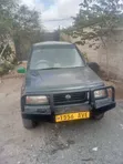 Suzuki Escudo 1998 Nyeusi - 1