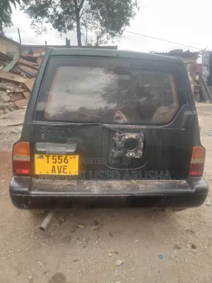 Suzuki Escudo 1998 Nyeusi