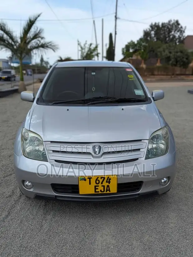 Toyota IST 2004 Silver - 1