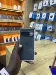 Google Pixel 10 5G 256GB Nyeusi - 3