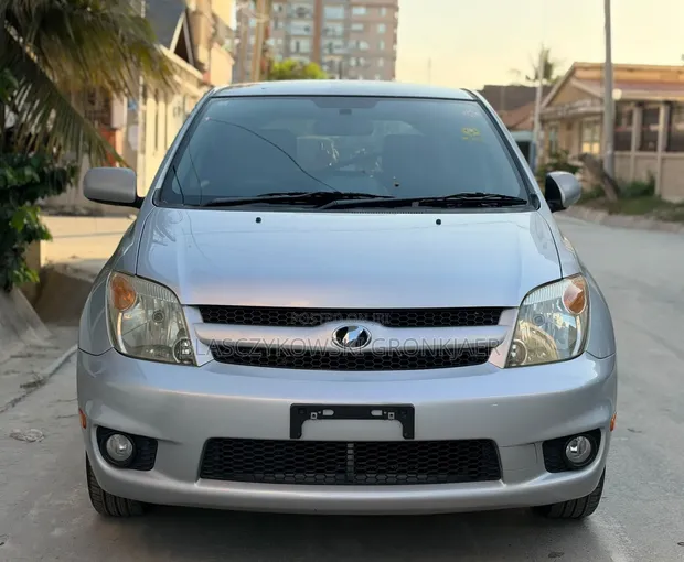 Toyota IST 2006 Silver - 1