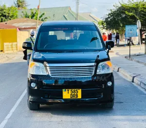Toyota Noah 2005 Nyeusi