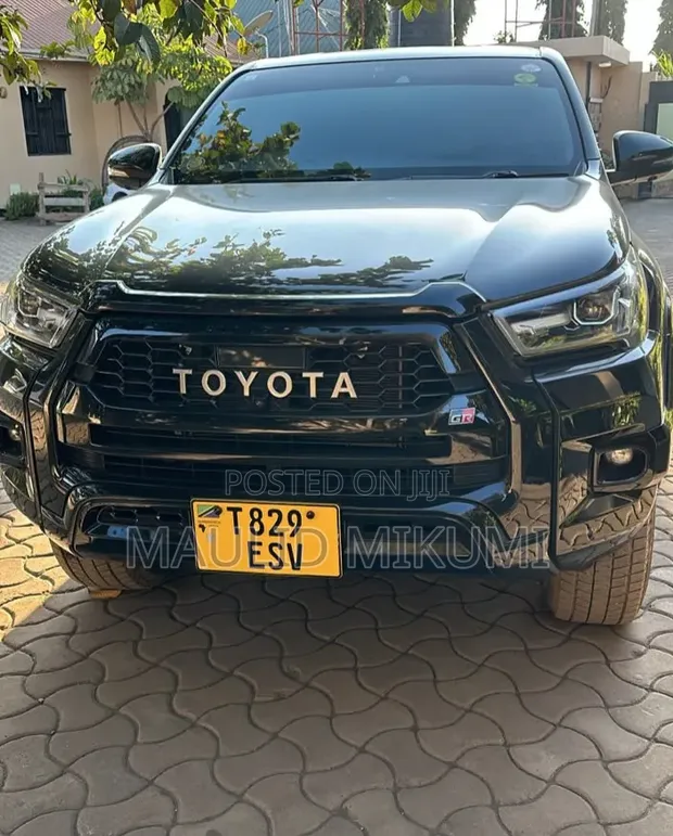 2023 Toyota Hilux GR Sport 2.8L Diesel 4x4 - 1