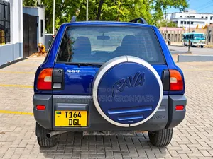 Toyota RAV4 Base 4x4 1999