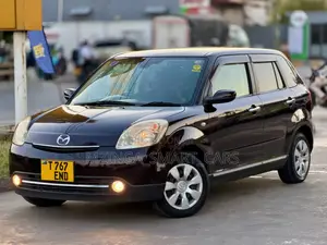 Mazda Verisa 2010 Rangi ya Maroon