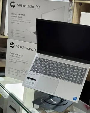 Laptop HP 250 G10: Intel Core i7, 16GB RAM, 512GB SSD