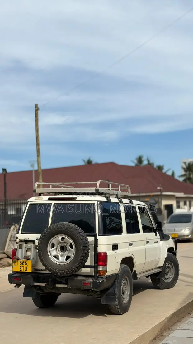 Toyota Land Cruiser 2020 LX White - 1