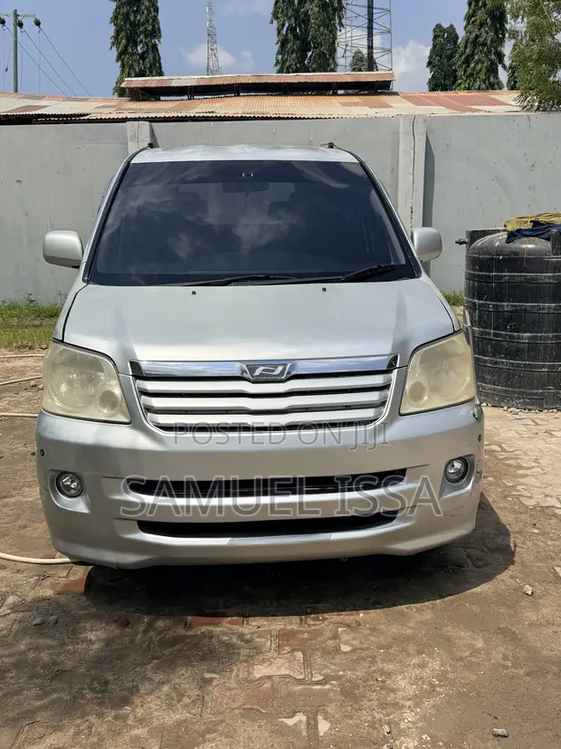 Toyota Noah 2.0 FWD (Viti 8) 2003 Silver - 1
