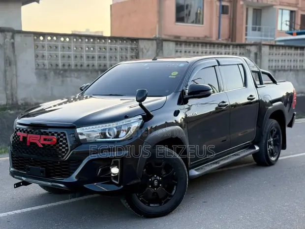 Toyota Hilux 2020 Black - 1